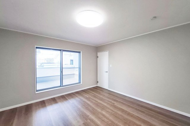 岸和田市藤井町２丁目の寝室|洋室1：壁のクロスを貼替え済み。