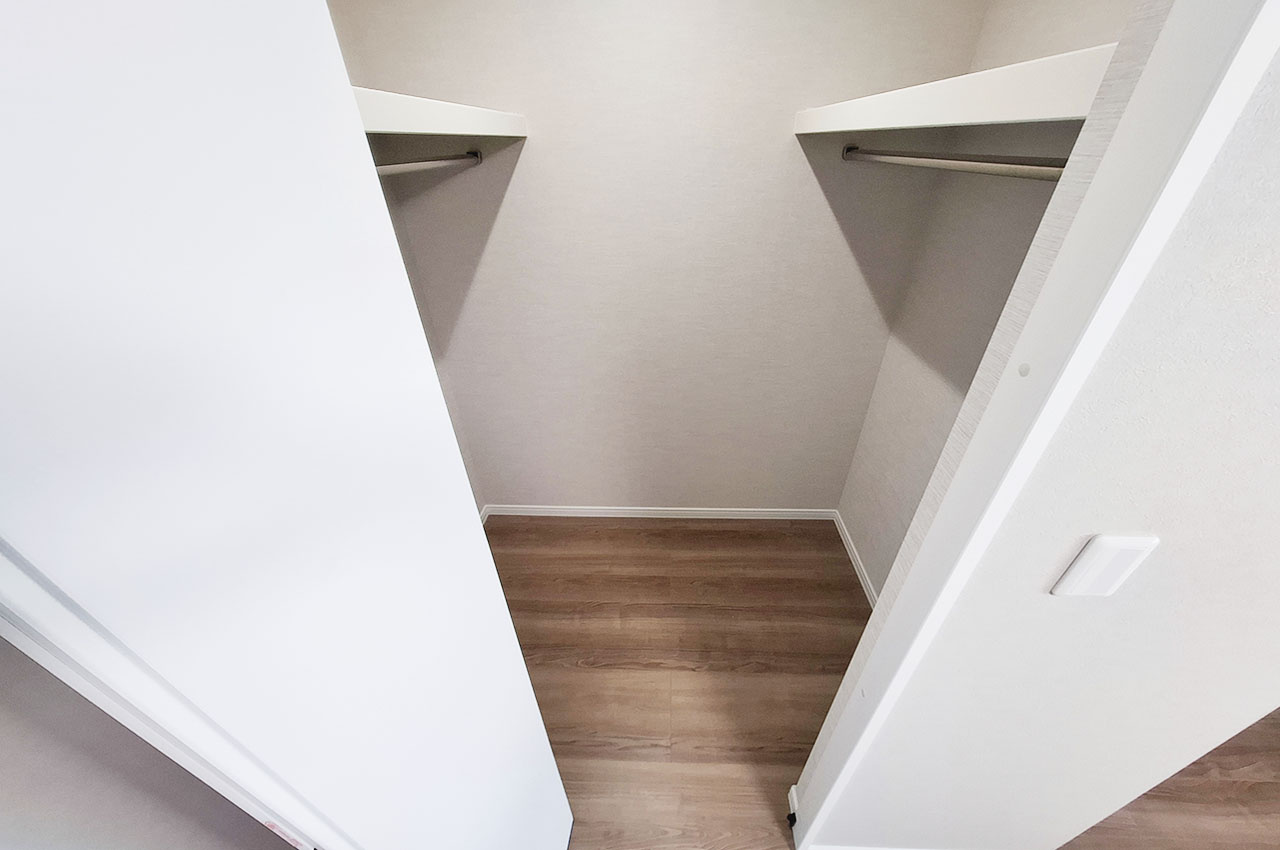 岸和田市藤井町２丁目の収納|洋室1：ウォークインクローゼット