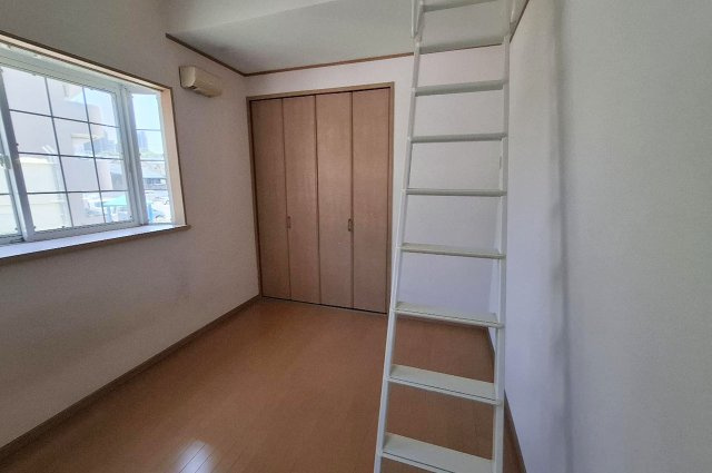 和泉市唐国町１丁目の子供部屋|洋室（２）