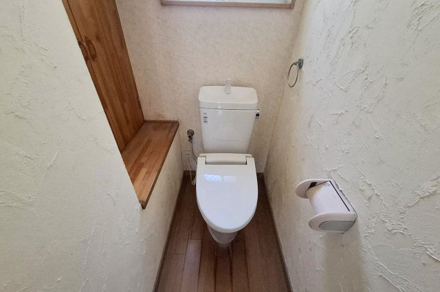 和泉市唐国町１丁目のトイレ|2階トイレ