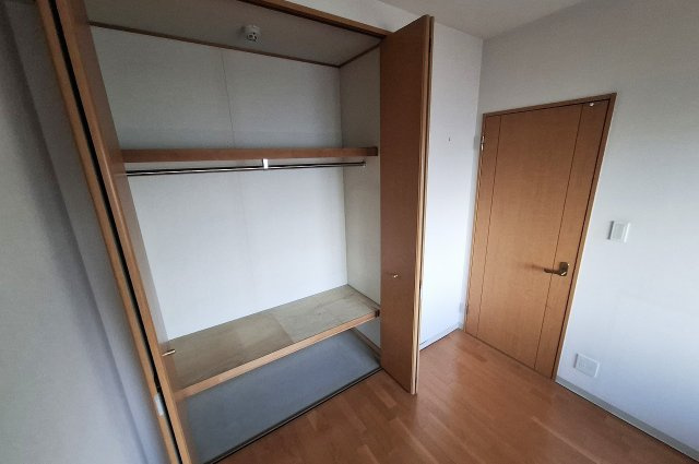 プリグレイス岸和田の収納|洋室1クローゼット