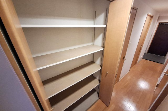 プリグレイス岸和田の収納|廊下物入