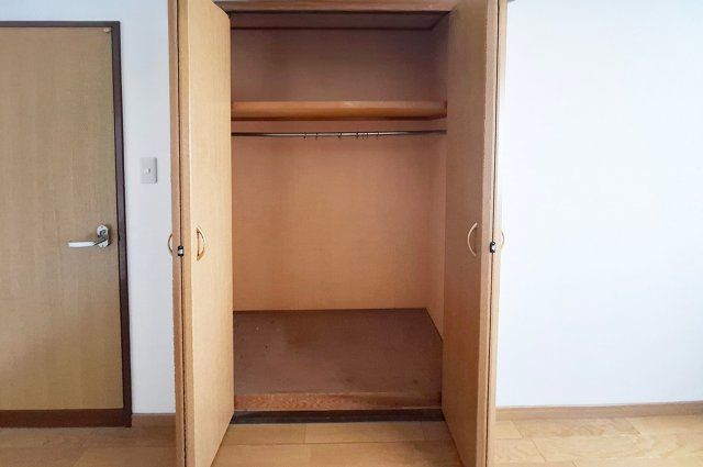 レックスガーデン岸和田の収納|洋室1クローゼット