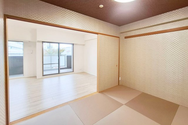 ファミールアクシス泉佐野の和室|和室：半帖畳を新調し、リフォーム済みでピカピカ。