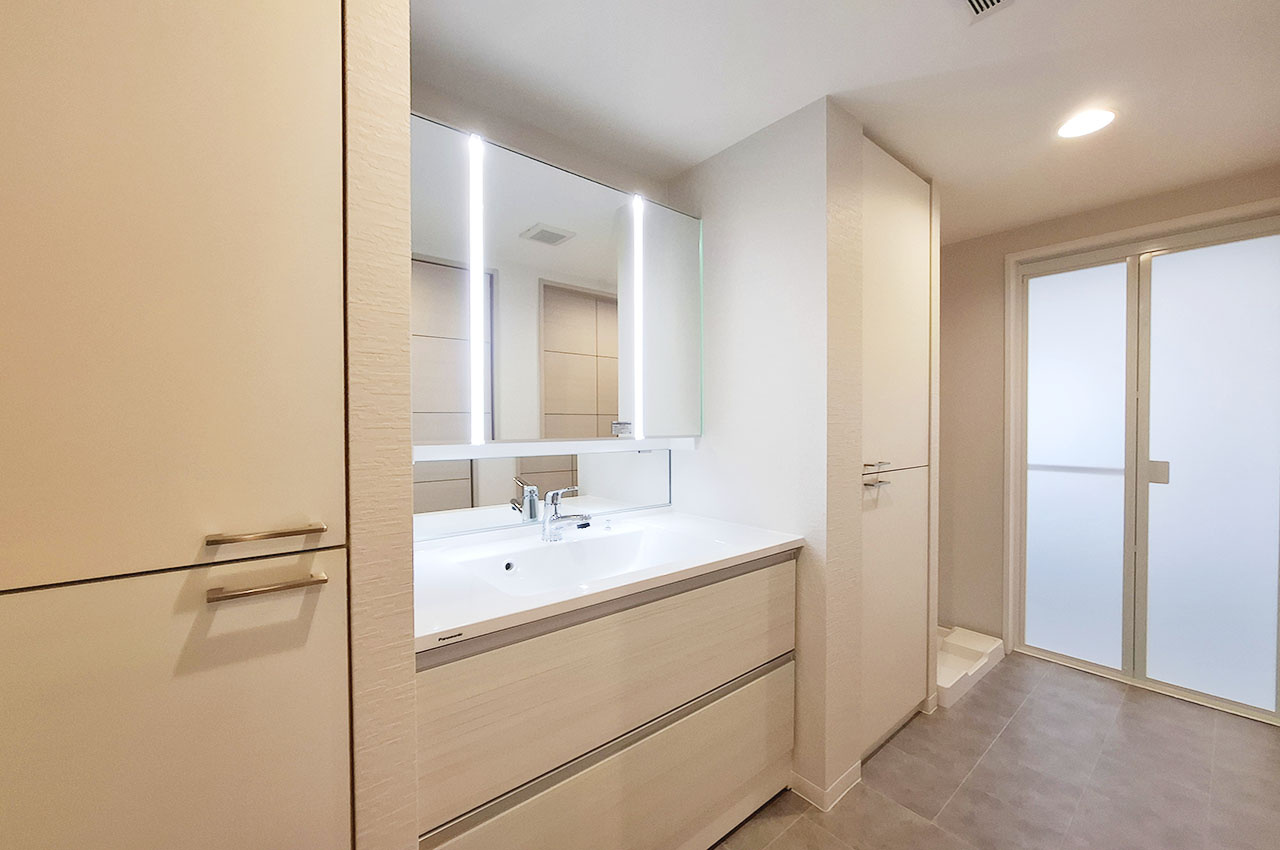 ファミールアクシス泉佐野の独立洗面台|洗面室：新調済みの洗面化粧台で清潔感あり。