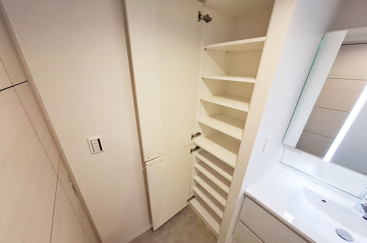 ファミールアクシス泉佐野の収納|洗面室：物入
