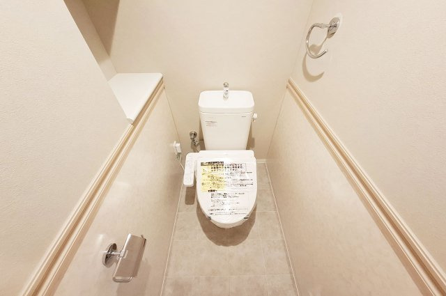 ファミールアクシス泉佐野のトイレ|トイレ：便器・温水洗浄便座新調済み。
