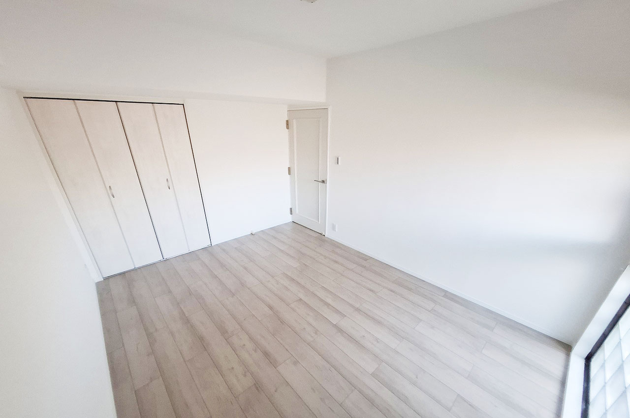 朝日プラザシティ・サザンパーク四番街の洋室|柱のでっぱりのないすっきりとした約6帖の洋室1