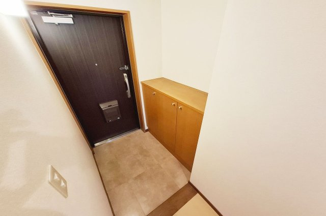 ルネ泉大津ロイヤルコートの玄関|シューズボックス付きの玄関