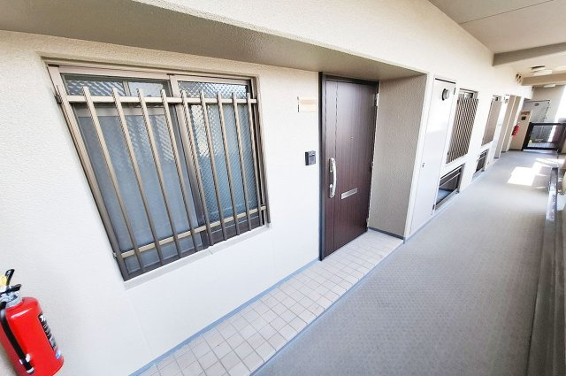 ルネ泉大津ロイヤルコートの玄関|アルコーブ