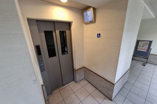 ルネ泉大津ロイヤルコートの設備|エレベーター