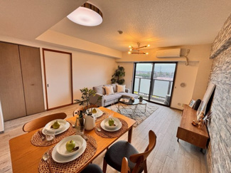 【居間・リビング】 | ダイアパレス千葉桜木 | 開放感が生まれ、家族団らんや来客時にも使い勝手の良い間取りです。
南角に位置する明るさが魅力のリビングとなります！