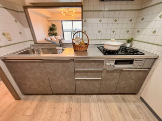 【キッチン】 | ダイアパレス千葉桜木 | 開放感のあるカウンターキッチンが暮らしの中心に。会話が弾む設計で、料理と団らんが自然に調和する心地よい空間です♪