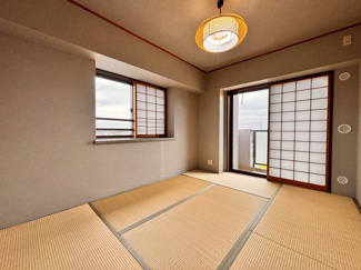 【和室】 | ダイアパレス千葉桜木 | やわらかな陽ざしが心地よい畳のお部屋。
思わずごろんとしたくなる、ほっと落ち着く空間です！