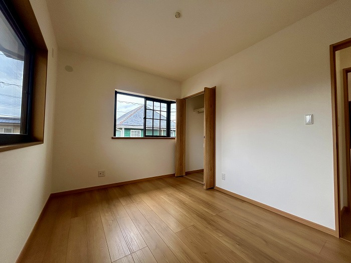 松山市西長戸　再生住宅の洋室