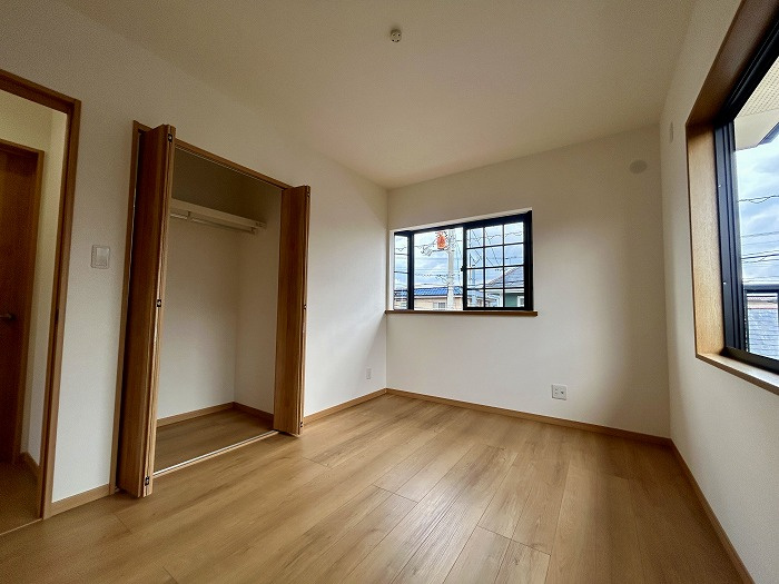 松山市西長戸　再生住宅の洋室