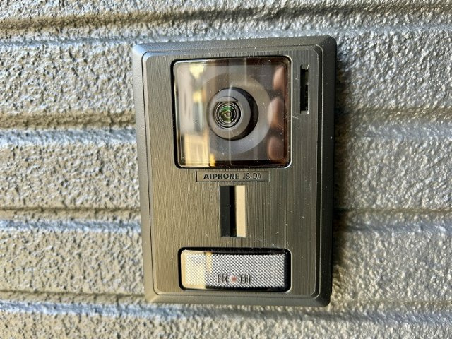 松山市西長戸　再生住宅のセキュリティ|TVモニター付インターホンで防犯性も向上。