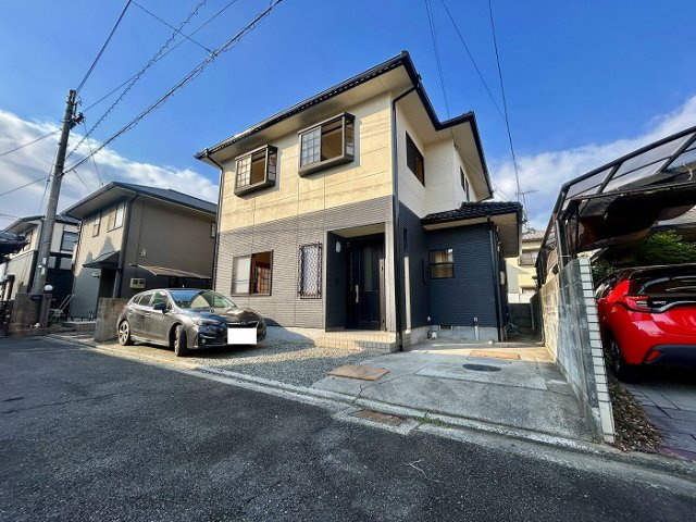 松山市西長戸　再生住宅の前面道路含む現地写真