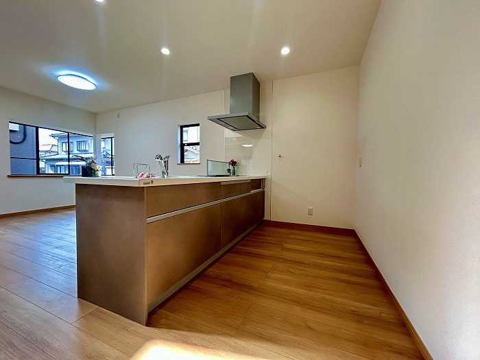 松山市西長戸　再生住宅のキッチン