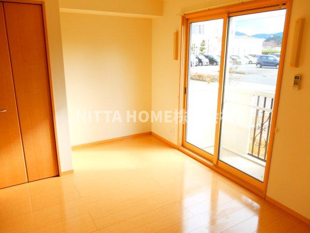 レーブプレミールⅠ番館の内装|角部屋で過ごしやすいお部屋です＊