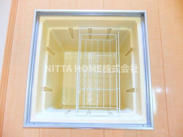 レーブプレミールⅠ番館のその他共用部分|床下収納は食品のストックにＧＯＯＤ◇