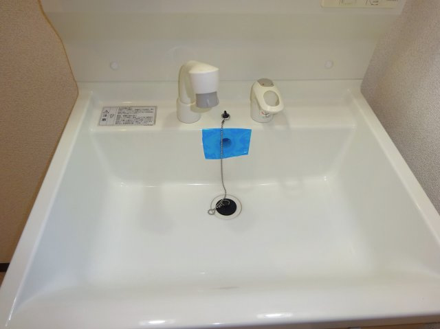 オレンジハウスの洗面所|シャワー付き洗面台