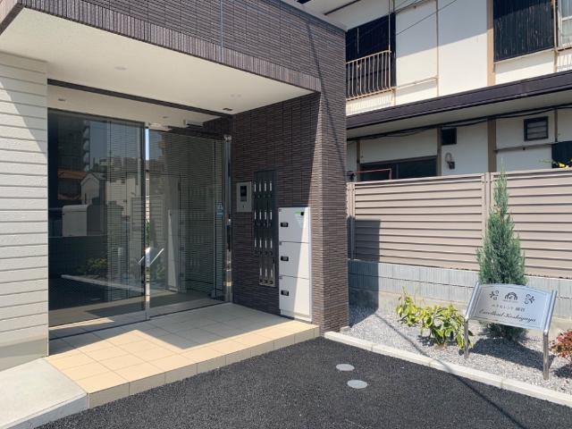 エクセレント越谷のエントランス|外観写真（昼）