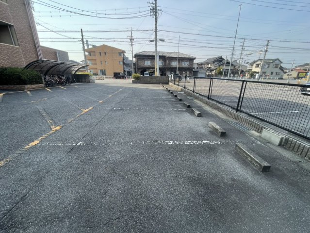 京町　エメラルド・レジデンスの駐車場