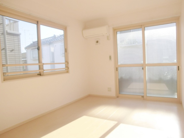 マリーコートの洋室|光タップりのお部屋ですヽ(´▽｀)/