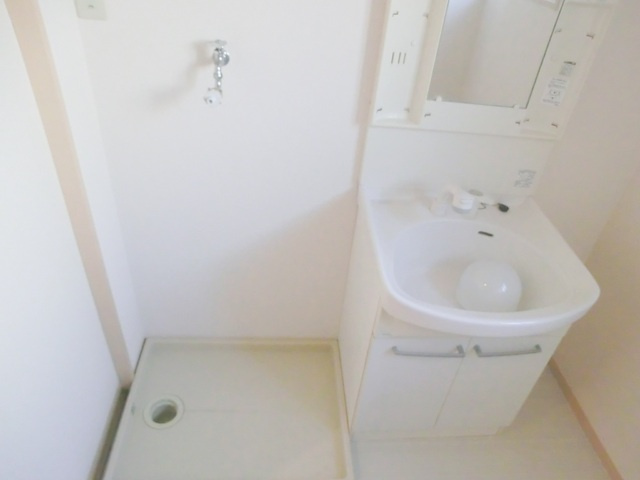 マリーコートの洗面所|独立洗面所と洗濯機置場あります☆