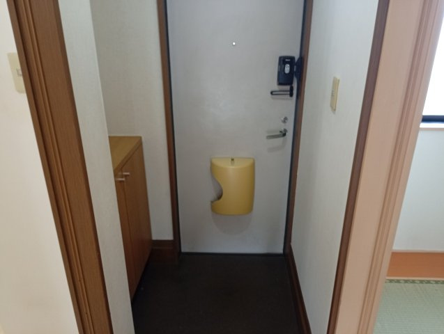 ウィズステージラーク岩広の玄関