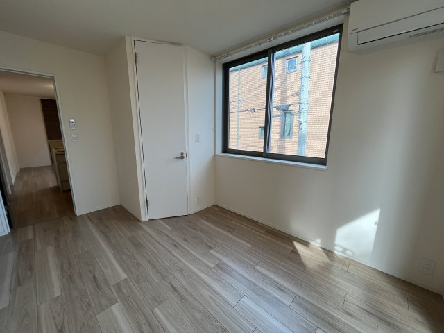 【洋室】 | NORDEN DORF | 窓も大きめで光も入りやすい室内です！