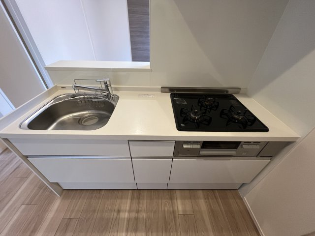 【キッチン】 | NORDEN DORF | グリル付き+3口コンロ搭載！