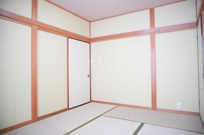 【寝室】 | 川口市朝日一丁目戸建て | 落ち着いた色調の寝室です