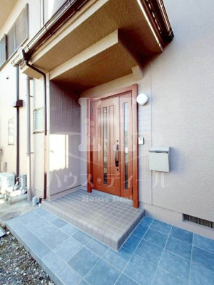 【エントランス】 | 川口市朝日一丁目戸建て | 落ち着いたエントランスです