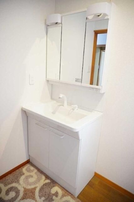 【独立洗面台】 | 川口市朝日一丁目戸建て | 独立洗面化粧台が付いています