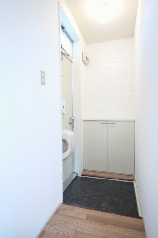 メゾン青葉の玄関|※写真は別の部屋のものです。