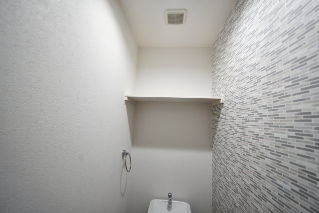 フジパレス西宮春風公園Ⅰ番館の内装|トイレ上の収納