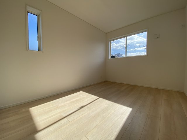 【いわき市小名浜南富岡　第1】　2号棟　※必ずもらえる選べるキャンペーン実施中！の洋室|■□■居室の写真です■□■　
使い勝手の良い間取りなので、ご家族の状況の変化にも耐えられますね。