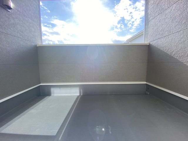 【いわき市小名浜南富岡　第1】　2号棟　※必ずもらえる選べるキャンペーン実施中！のバルコニー|■□■バルコニーの写真です■□■　お布団など大きいものも、充分に干せる広さがございます。