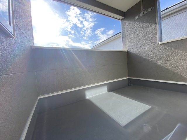 【いわき市小名浜南富岡　第1】　2号棟　※必ずもらえる選べるキャンペーン実施中！のバルコニー|■□■バルコニーの写真です■□■　お布団なども充分に干せる広さがございます。