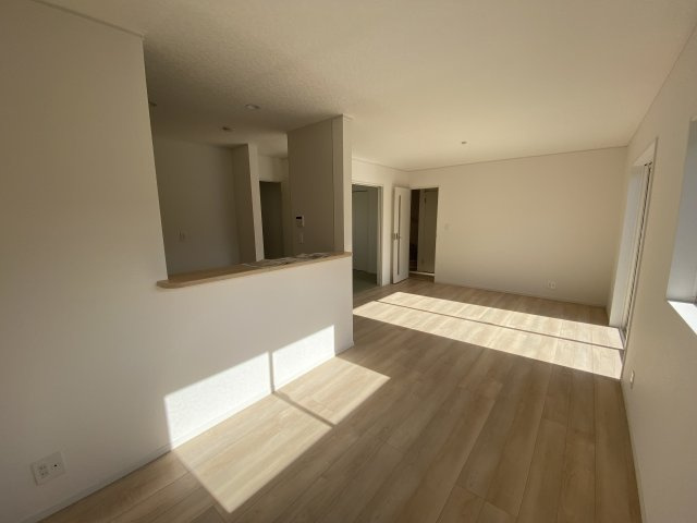 【いわき市小名浜南富岡　第1】　2号棟　※必ずもらえる選べるキャンペーン実施中！の居間・リビング|■□■リビングの写真です■□■　家族団らんの時間が増えそうなリビングですね。