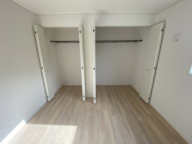 【いわき市小名浜南富岡　第1】　1号棟　※必ずもらえる選べるキャンペーン実施中！の収納|◆収納スペースの写真です◆　十分な広さがあるので収納には困りませんね♪　お手持ちの衣類ケースなども置ける大空間で、寝室がスッキリ使えます。


