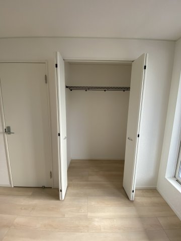 【いわき市小名浜南富岡　第1】　1号棟　※必ずもらえる選べるキャンペーン実施中！の収納|◆収納スペースの写真です◆　十分な広さがあるので収納には困りませんね♪　お手持ちの衣類ケースなども置ける大空間で、寝室がスッキリ使えます。