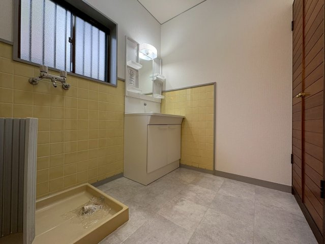 古江台2丁目貸家の洗面所