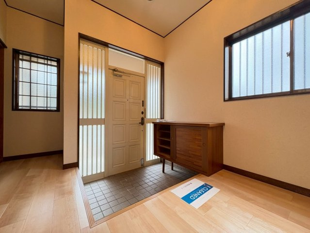 古江台2丁目貸家の玄関