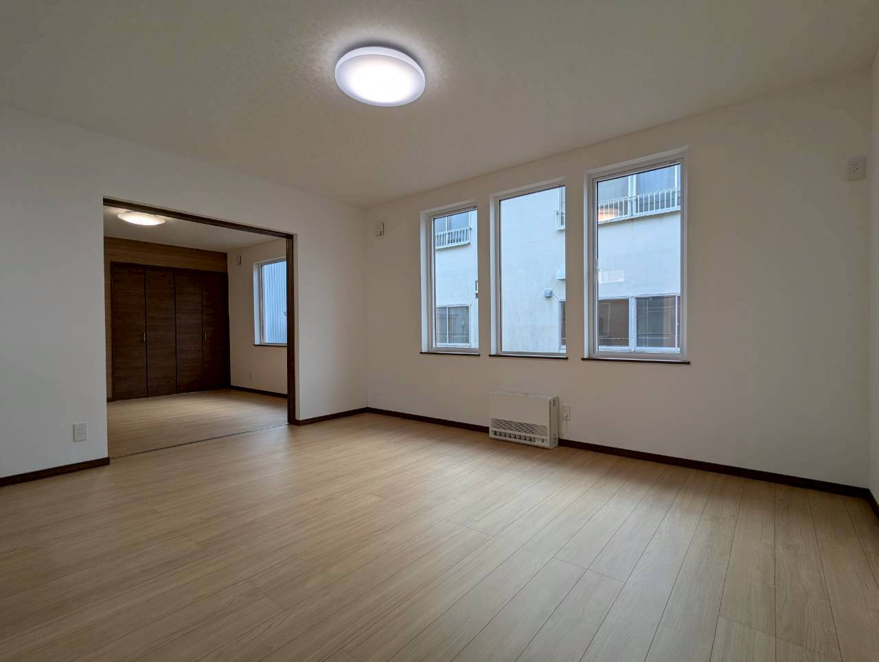 【オープンハウス開催！！3月7日・8日の2日間！】釧路町若葉4丁目　フルリノベーション済中古住宅の居間・リビング