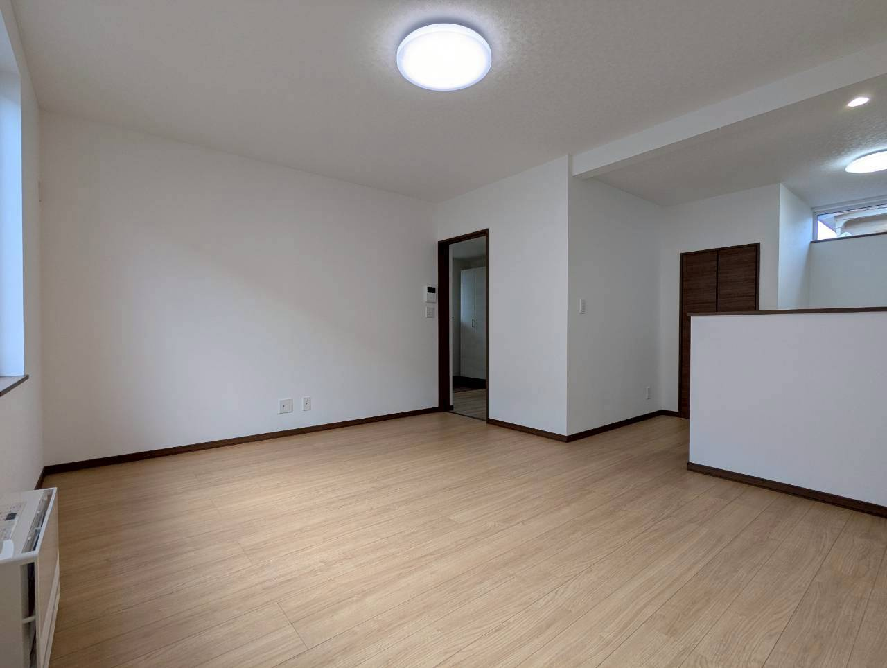 【オープンハウス開催！！3月7日・8日の2日間！】釧路町若葉4丁目　フルリノベーション済中古住宅の居間・リビング