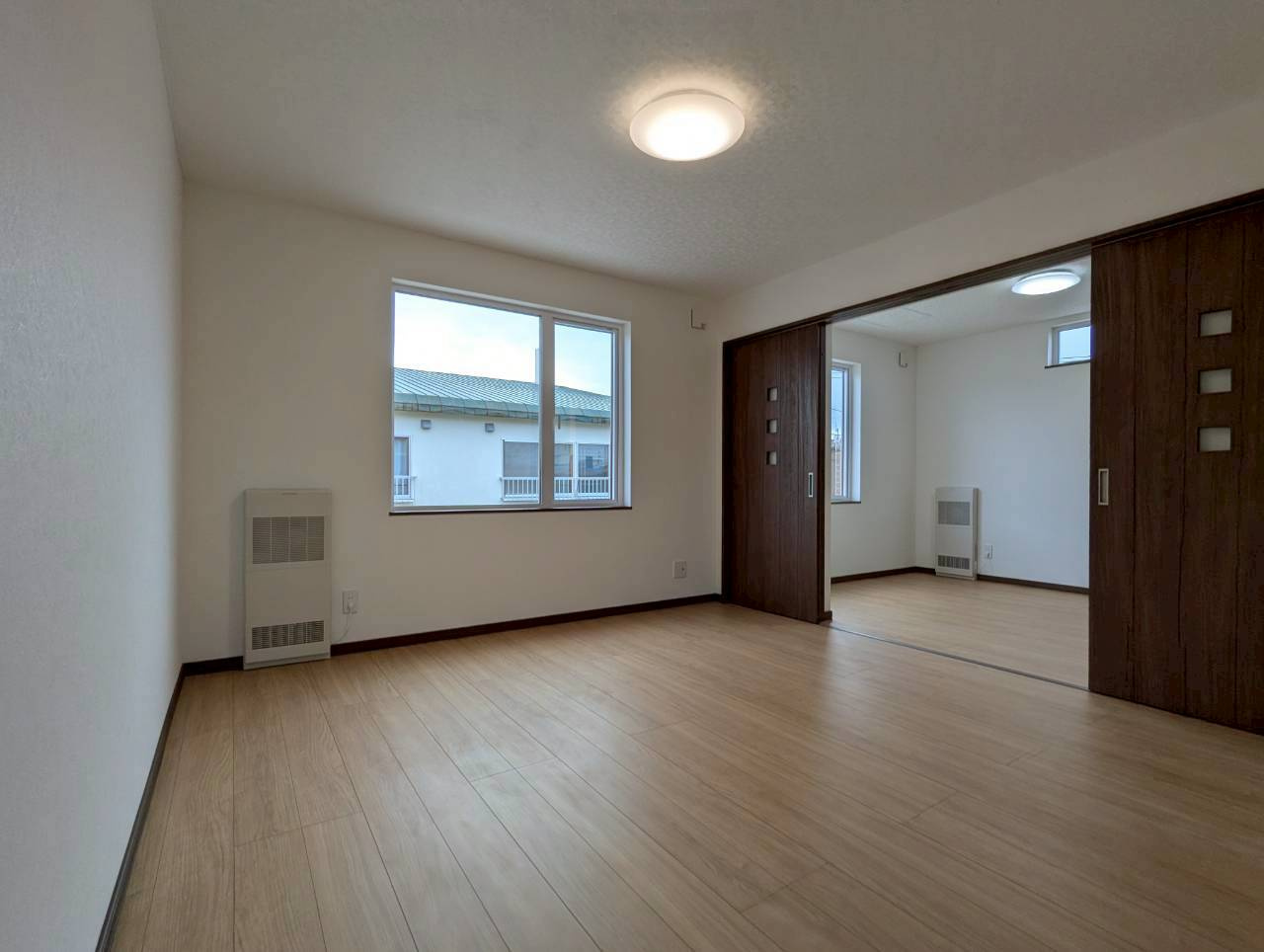 【オープンハウス開催！！3月7日・8日の2日間！】釧路町若葉4丁目　フルリノベーション済中古住宅の居間・リビング