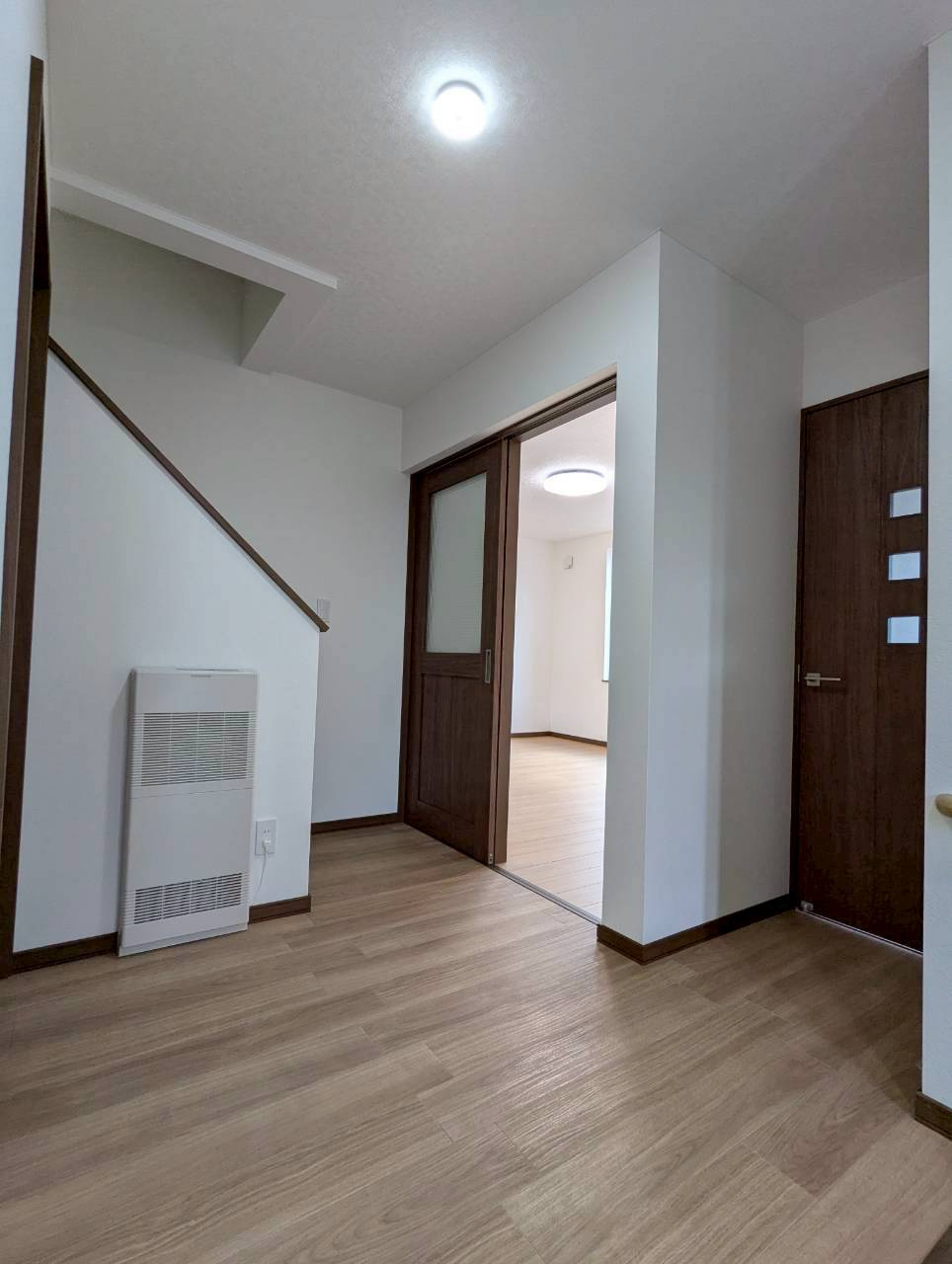 【オープンハウス開催！！3月7日・8日の2日間！】釧路町若葉4丁目　フルリノベーション済中古住宅の玄関